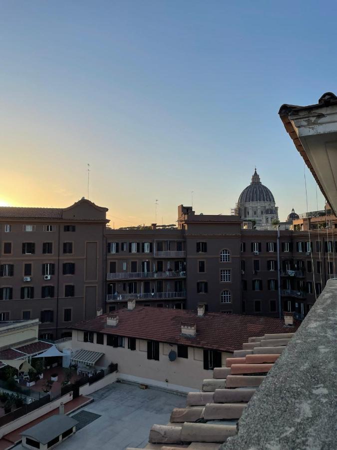 Sunset At St Peter Hotel - Rome — Photos 1